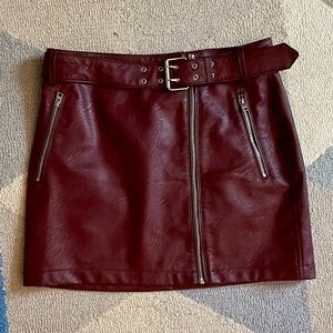 Topshop Hardware Faux Leather Miniskirt size 10 in Burgundy